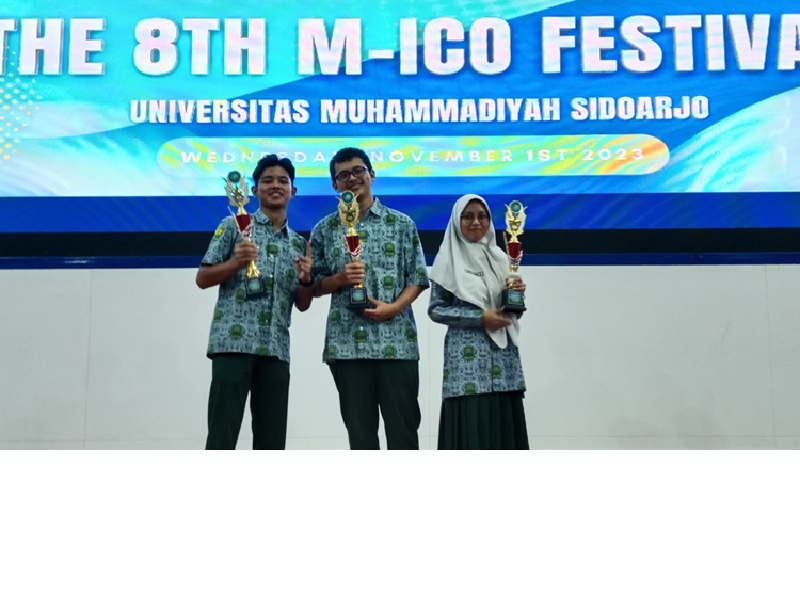 Siswa Smamda Sidoarjo peraih juara English Speech M-ICO Festival 2023 yang digelar Majelis Dikdasmen Pimpinan Wilayah Muhammadiyah