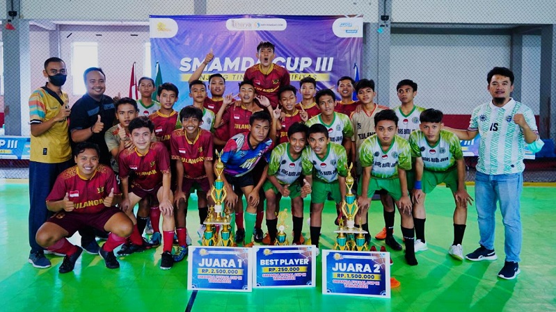 Para Juara Smamda Sidoarjo Cup Tahun 2022, Foto Bersama SMP 1 Tulangan dan SMP Muhammadiyah 5 Tulangan di Sport Center Smamda Sidoarjo. Senin, 30/1/2023 (Foto: Panpel Smamda Sidoarjo Cup III 2022).